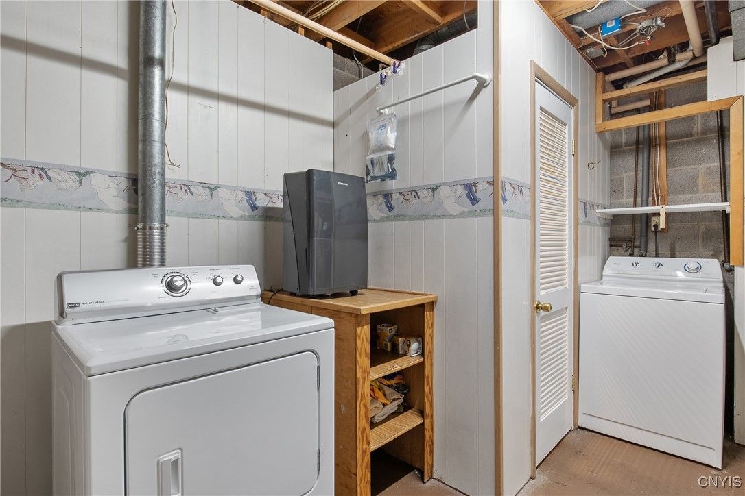 Interior, Utility Closets, Washer, Wood Texture Flooring