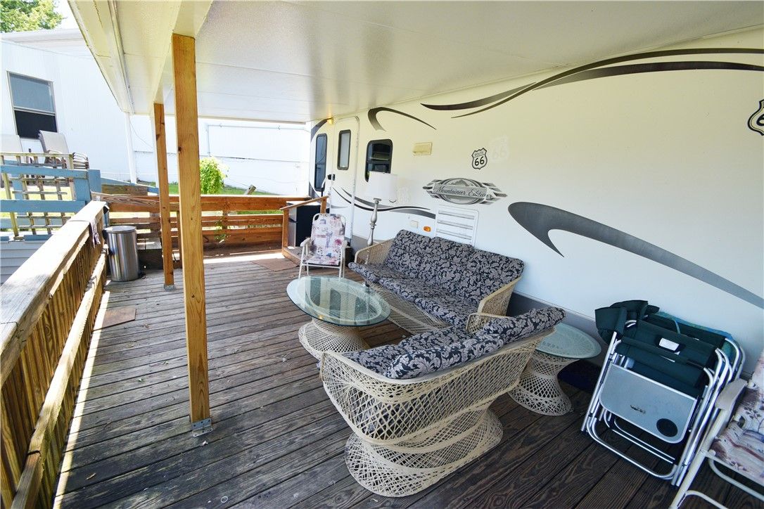 Exterior, Wood Texture Flooring