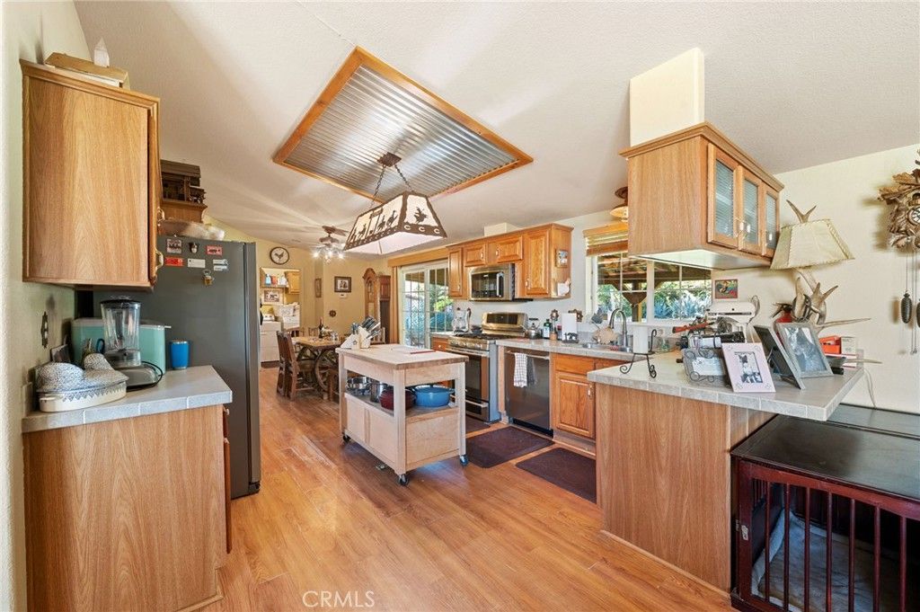 Dining room, Interior, Kitchen, Stainless Steel Appliances, Wood Texture Flooring