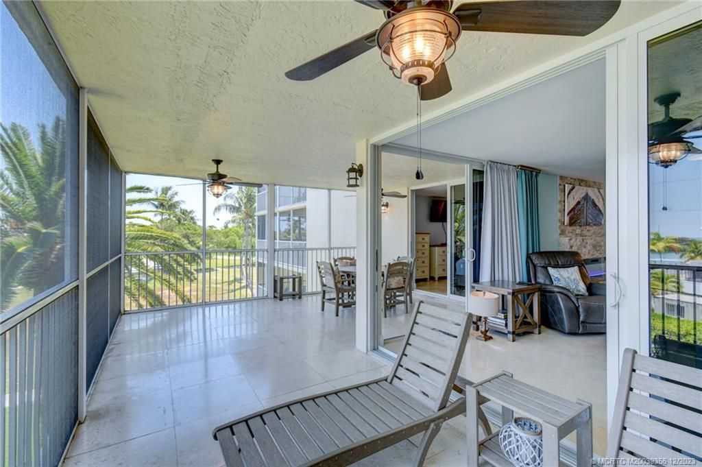 Interior, Sun Room, Water