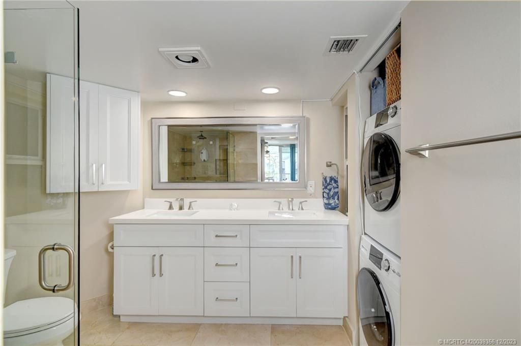 Bathroom, Dual Sink Vanities, Interior, Recessed Lighting, Washer