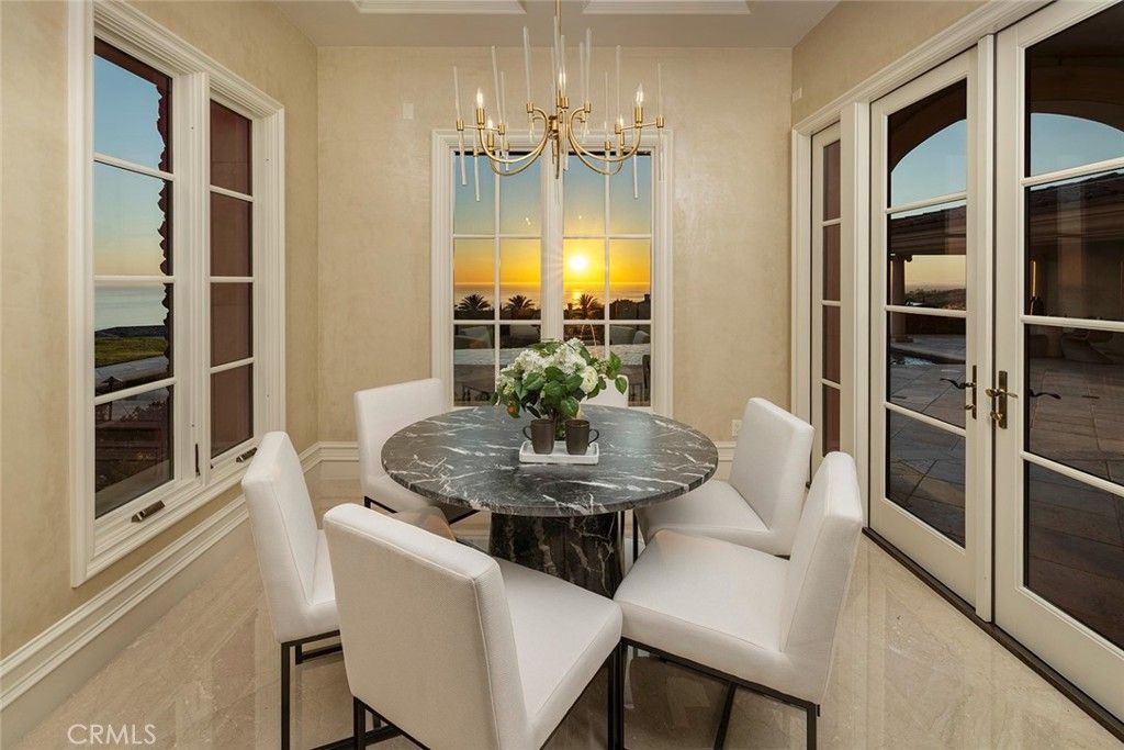 Chandelier, Dining room, Interior