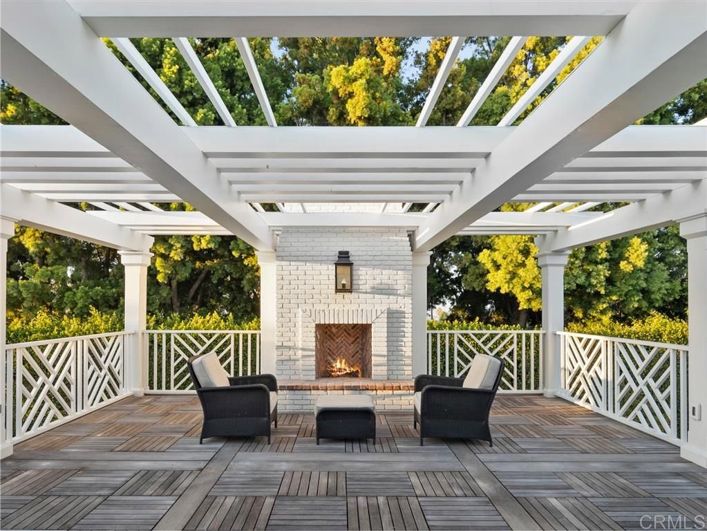 Exterior, Fireplace