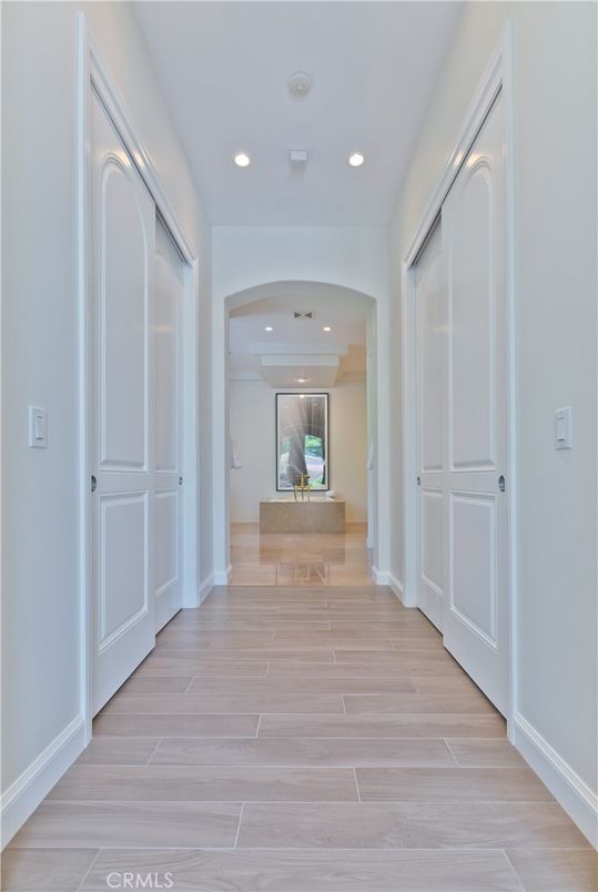 Interior, Recessed Lighting, Wood Texture Flooring
