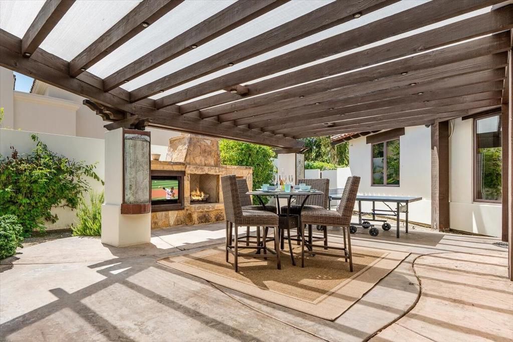 Exterior, Fireplace