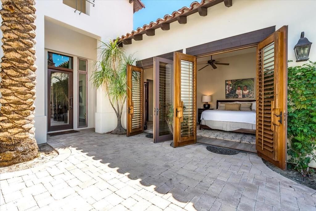 Bedroom, Exterior