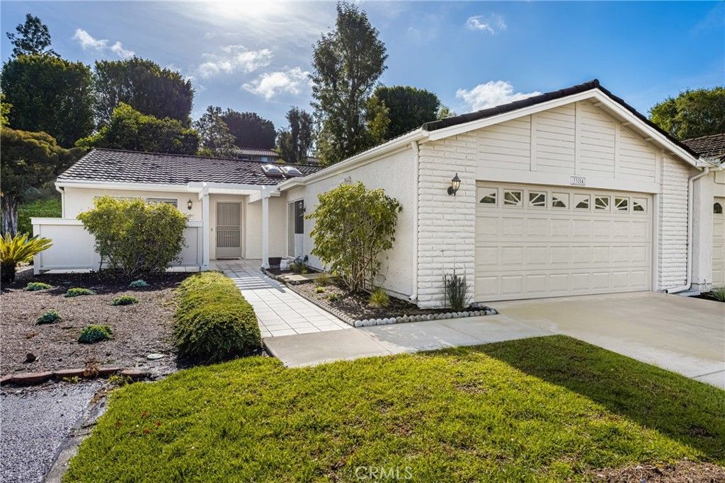Attached, Exterior, Facade, Ranch