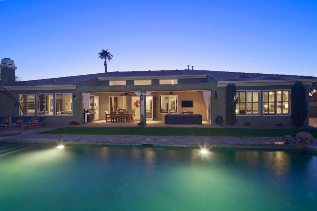 Exterior, Pool, Water