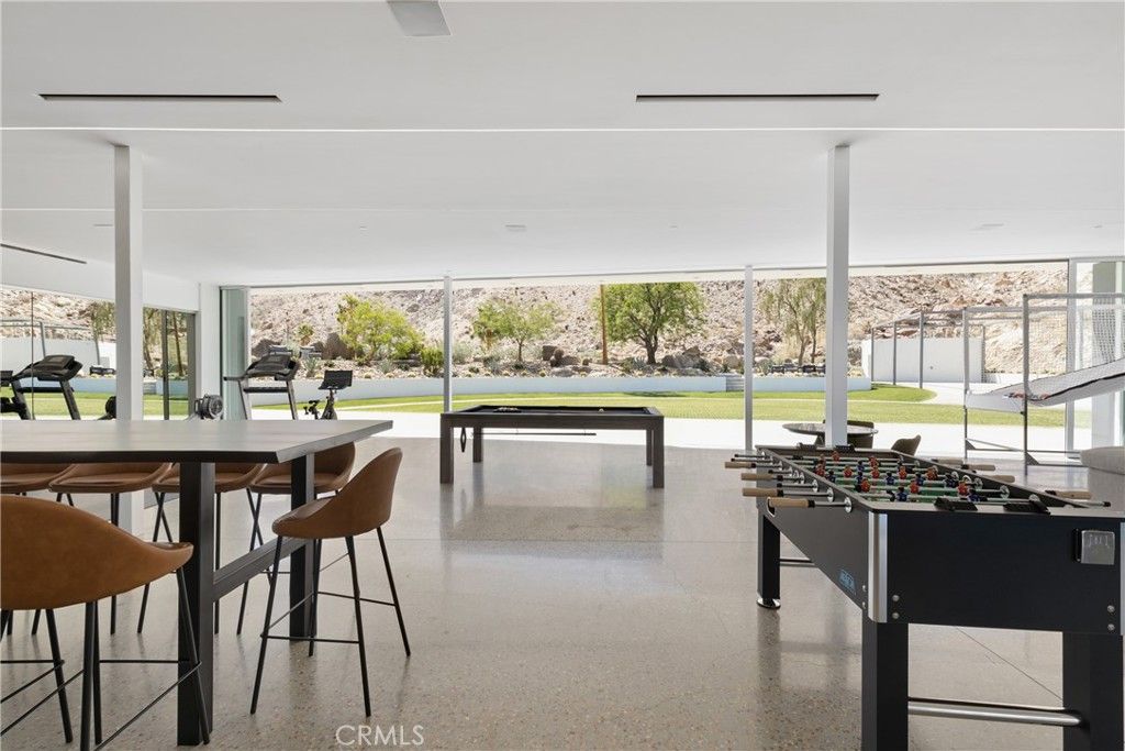 Game Room, Interior