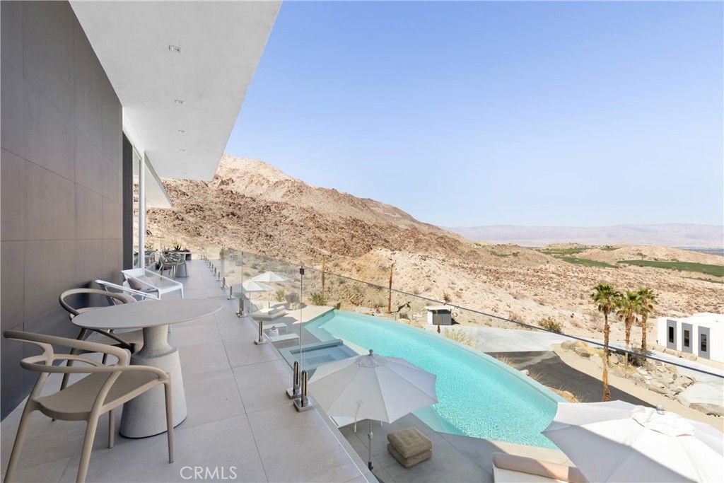 Exterior, Pool, Other