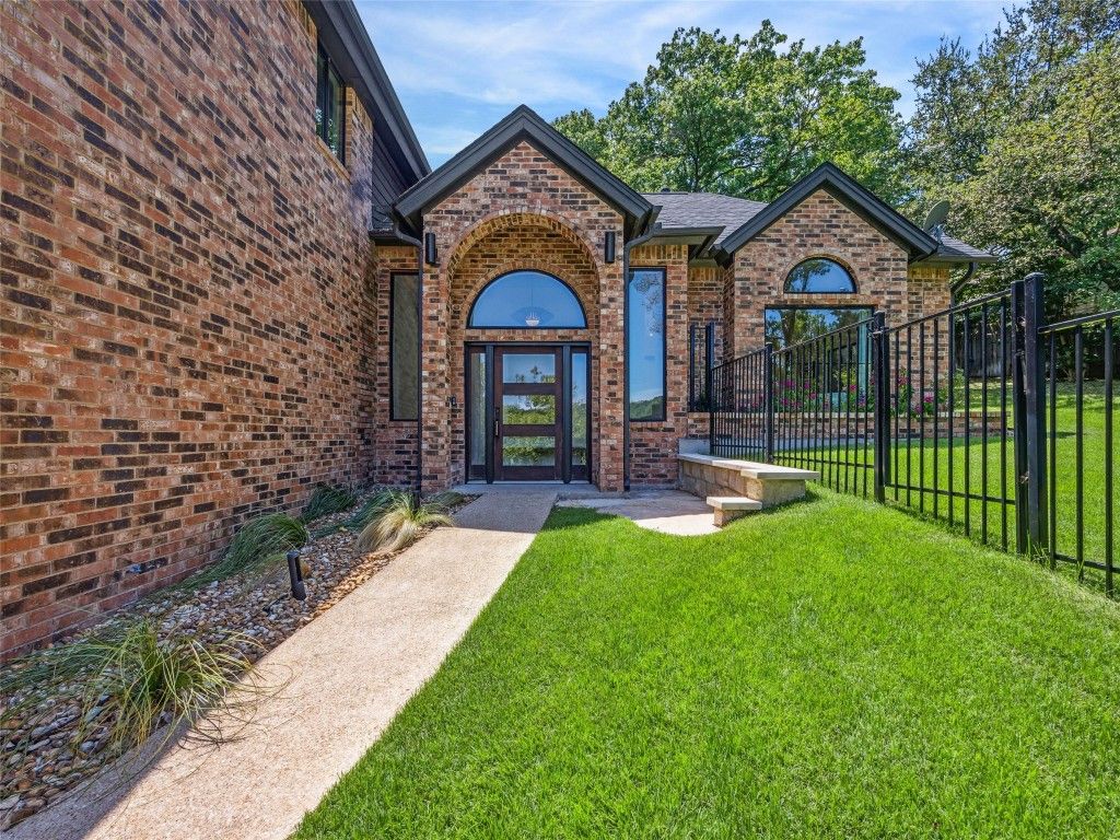 Exterior, Facade, Brick Facade, Brick Traditional