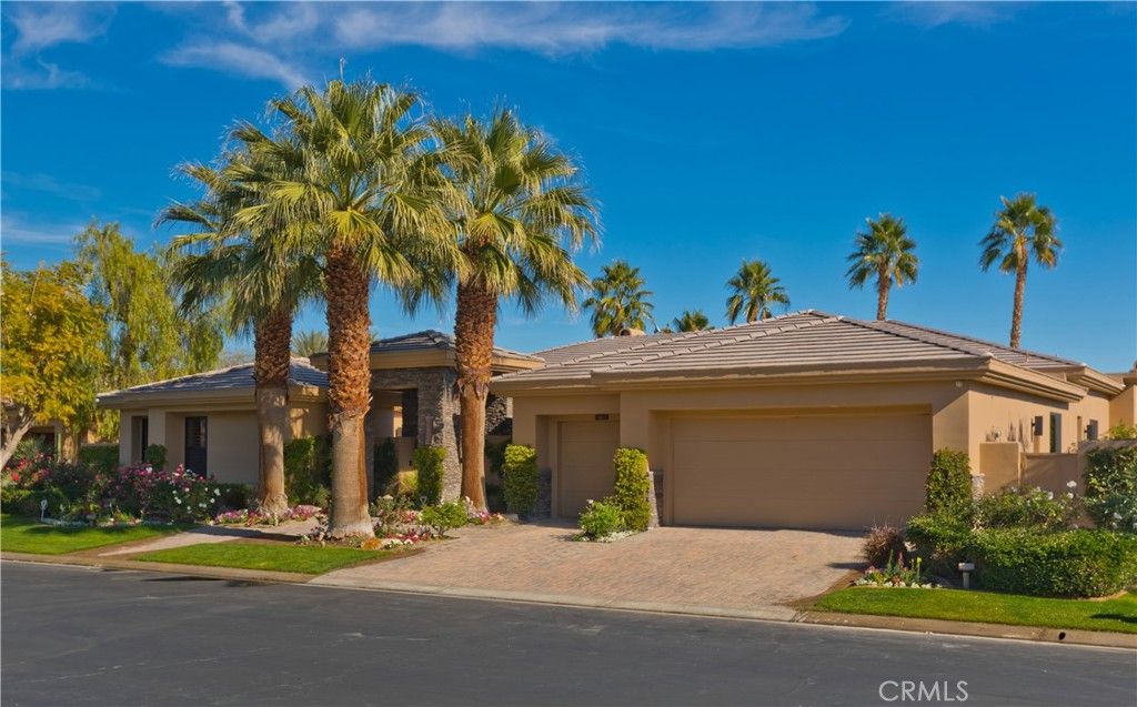 Attached, Exterior, Facade, Ranch