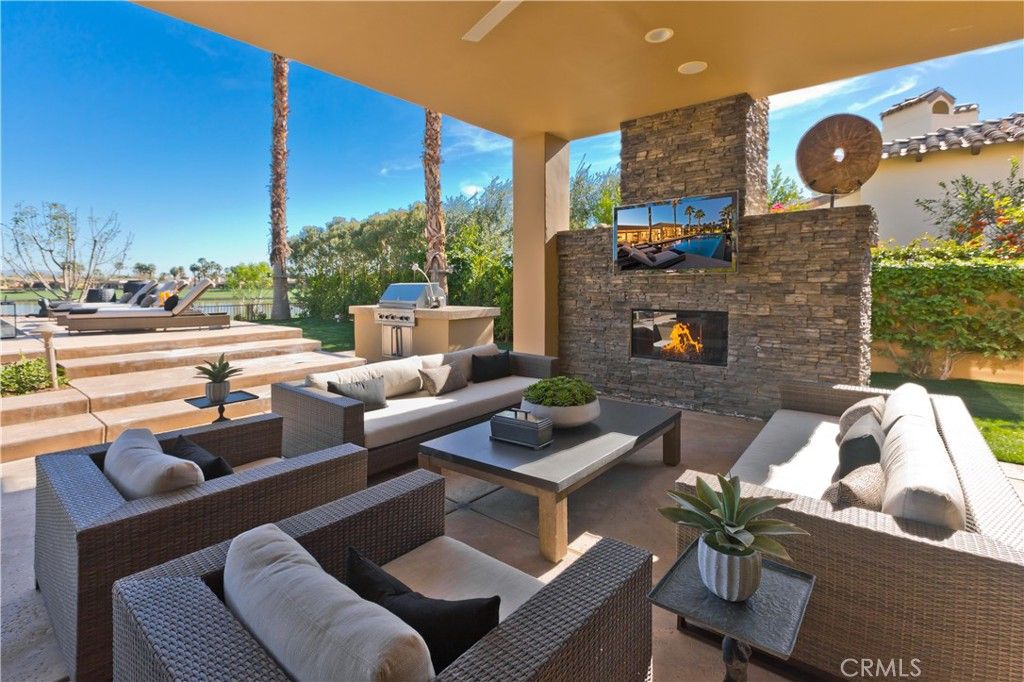 Exterior, Fireplace
