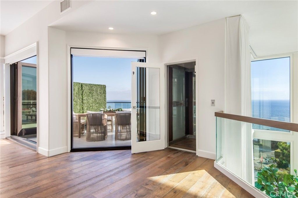 Interior, Recessed Lighting, Water, Wood Texture Flooring