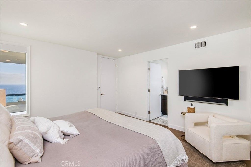 Bedroom, Interior, Recessed Lighting, Water