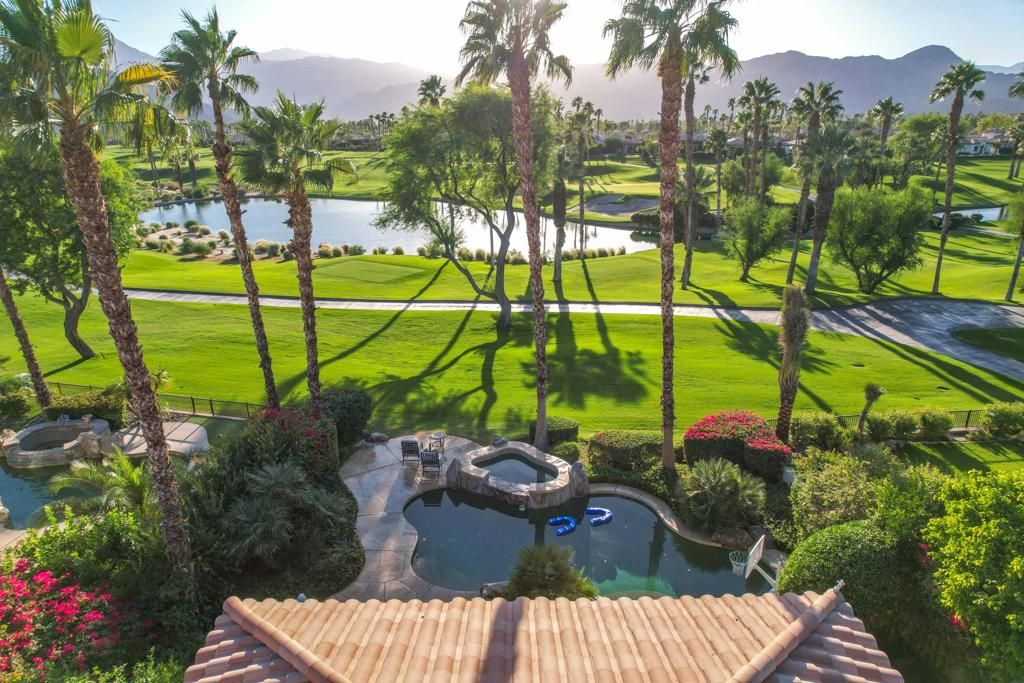 Exterior, Pool, Water