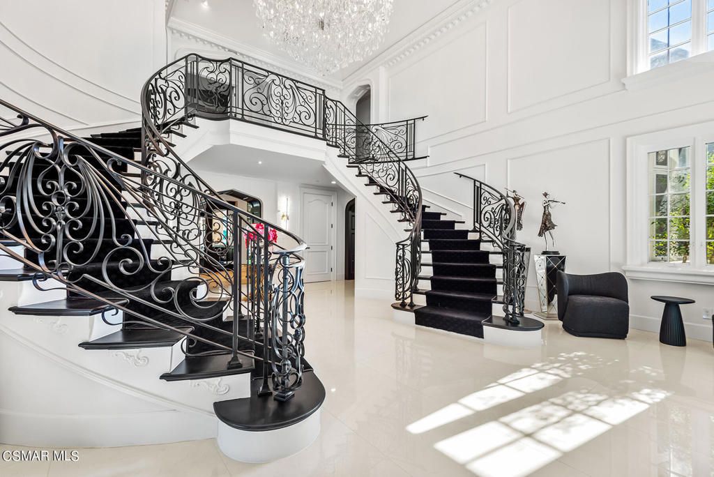 Chandelier, Interior