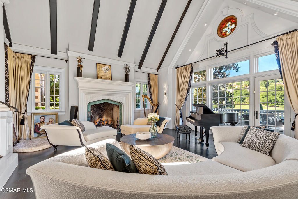 Fireplace, Interior, Living room, Piano, Recessed Lighting, Wood Texture Flooring