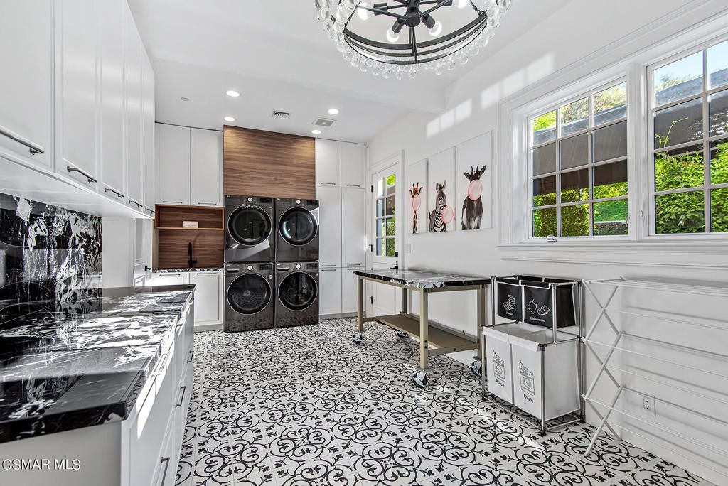 Interior, Kitchen, Recessed Lighting, Washer