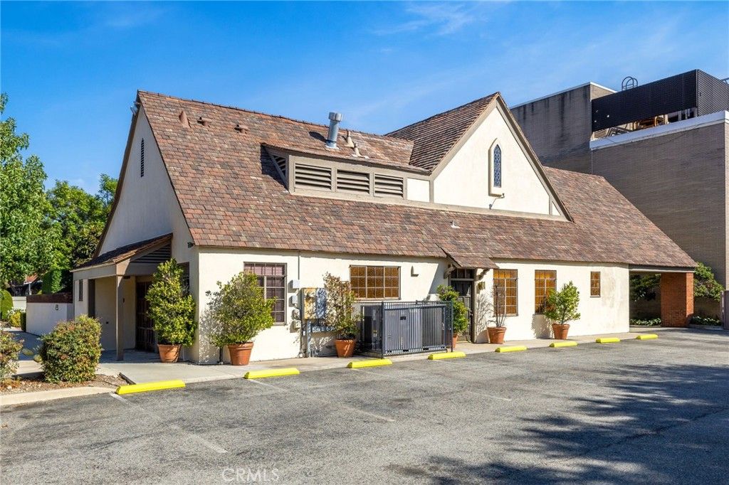 Exterior, Facade, Farmhouse