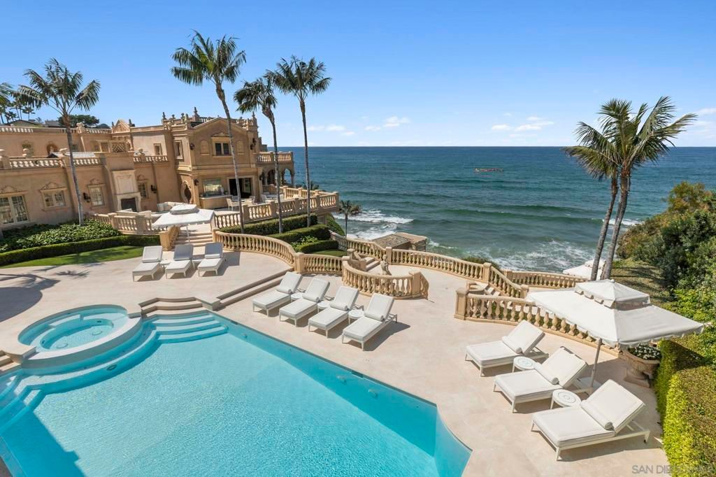 Exterior, Pool, Water