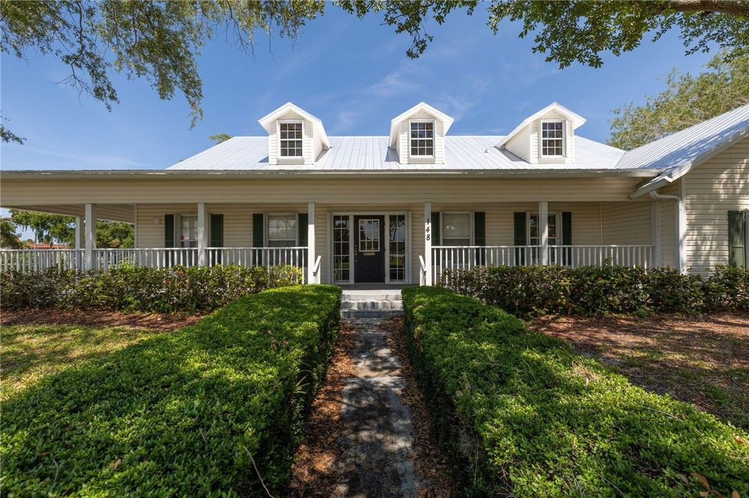 Exterior, Facade, Ranch