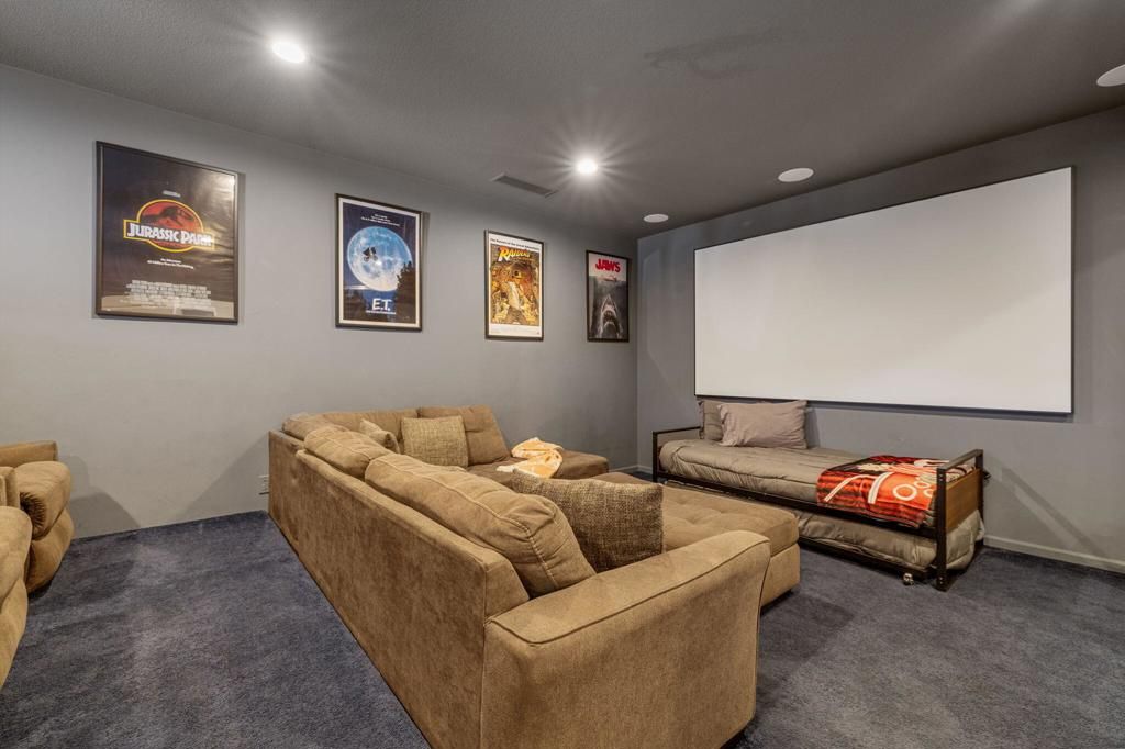 Interior, Projection Screen, Recessed Lighting, Theatre Room