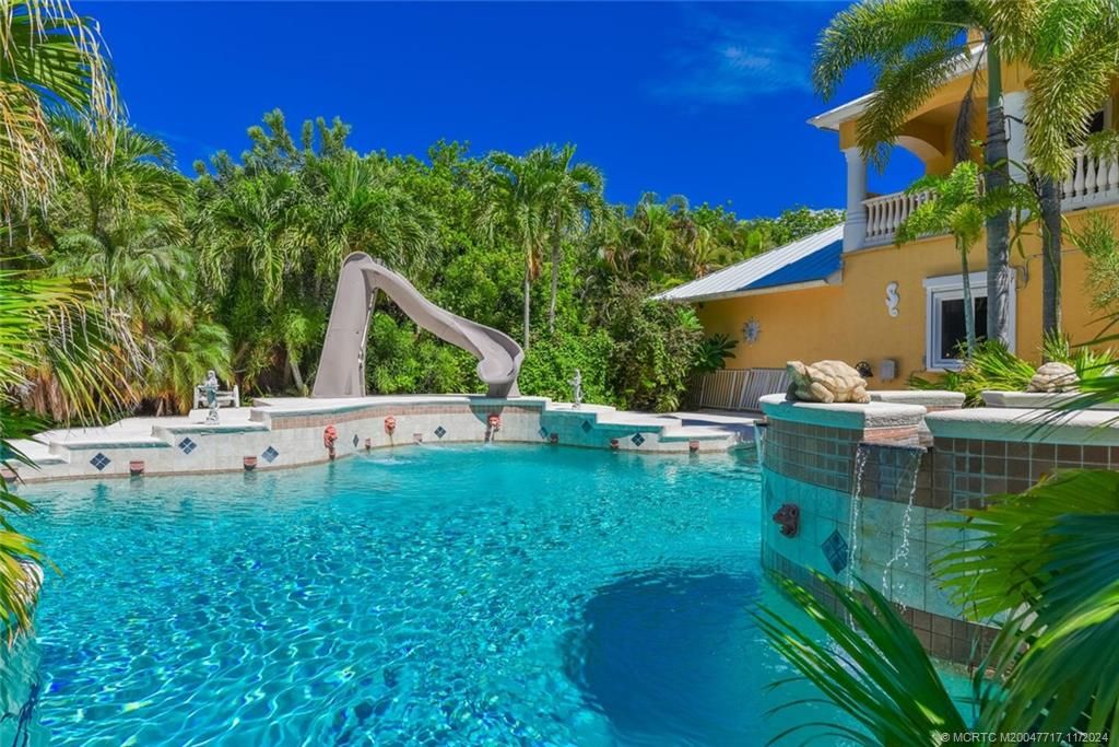 Exterior, Playground, Pool