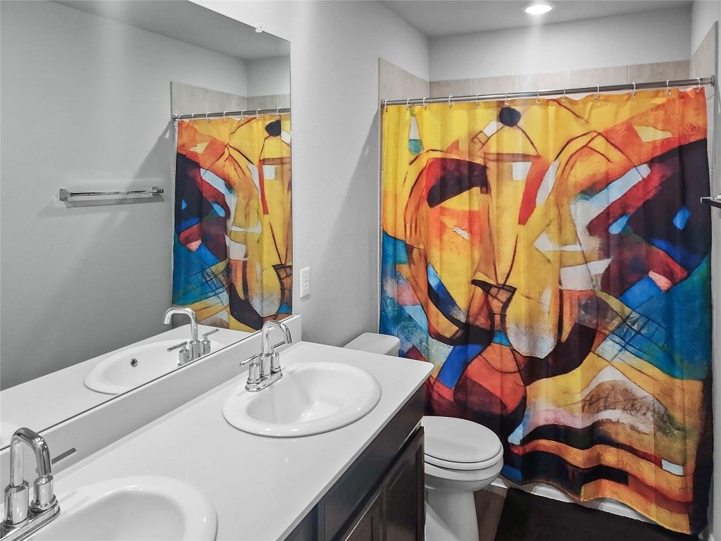 Bathroom, Dual Sink Vanities, Interior, Recessed Lighting
