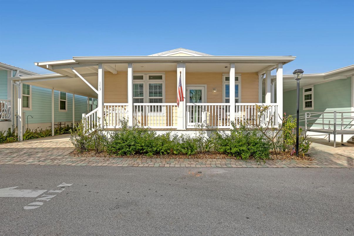 Exterior, Facade, American Craftsman
