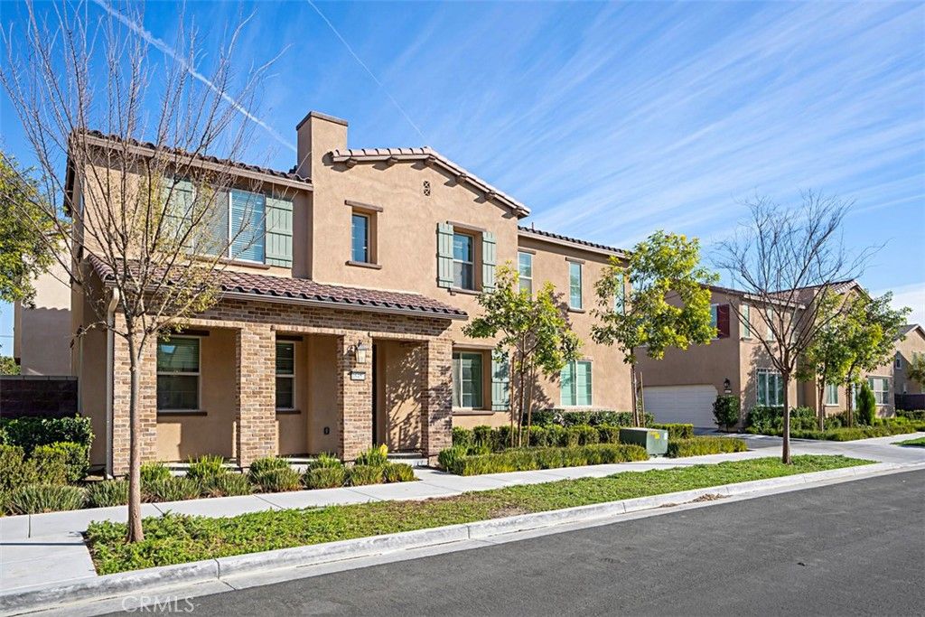Attached, Exterior, Facade, Mediterranean