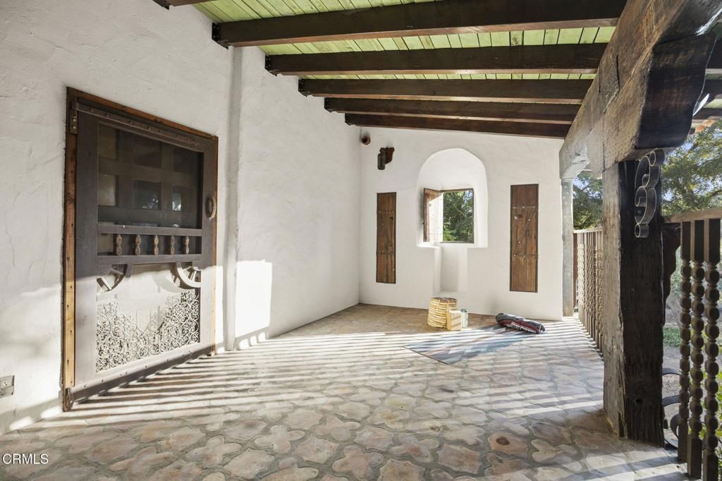 Exterior, Wooden Beams