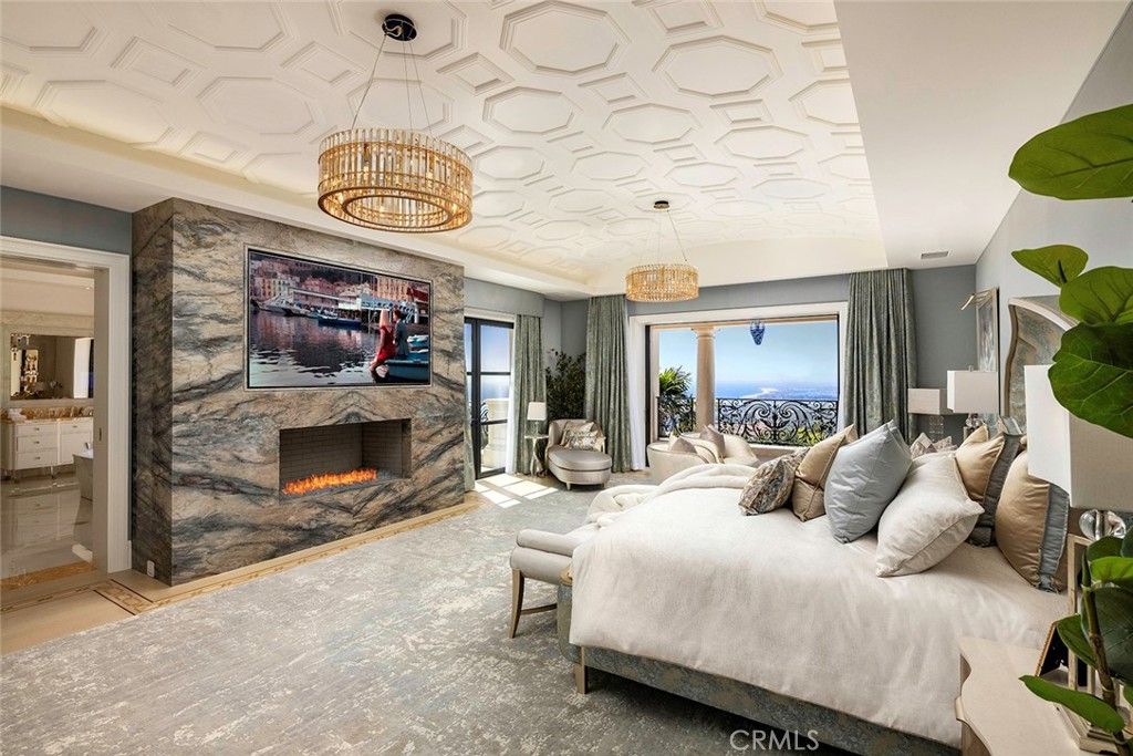 Bedroom, Chandelier, Fireplace, Interior, Pendant Lights