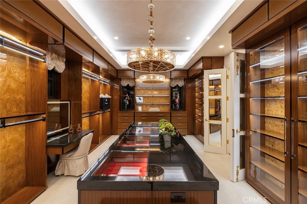 Chandelier, Interior, Recessed Lighting, Walk-in Closets