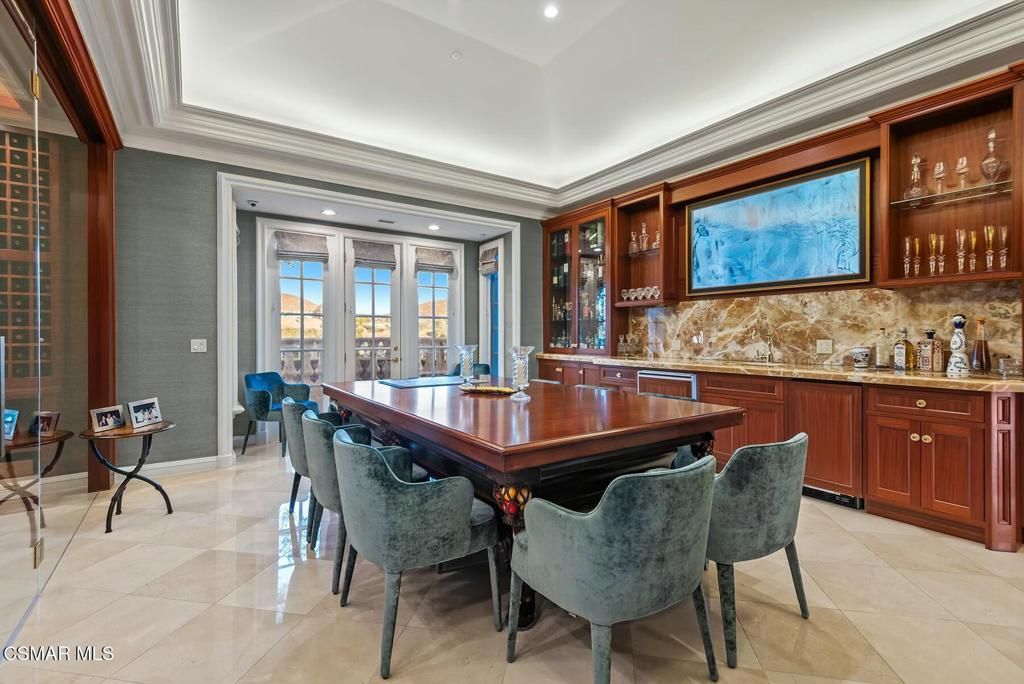 Dining room, Interior, Recessed Lighting
