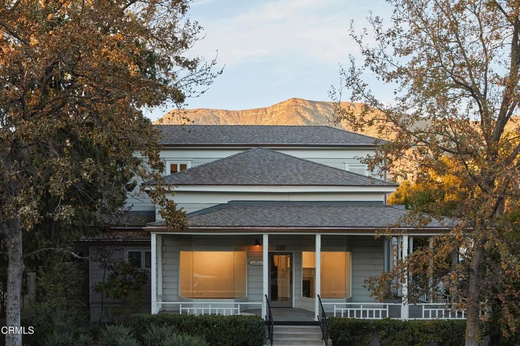 Exterior, Facade, American Foursquare