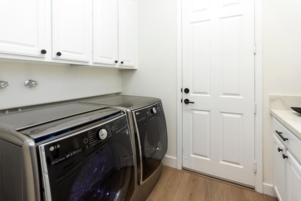 Interior, Washer, Wood Texture Flooring