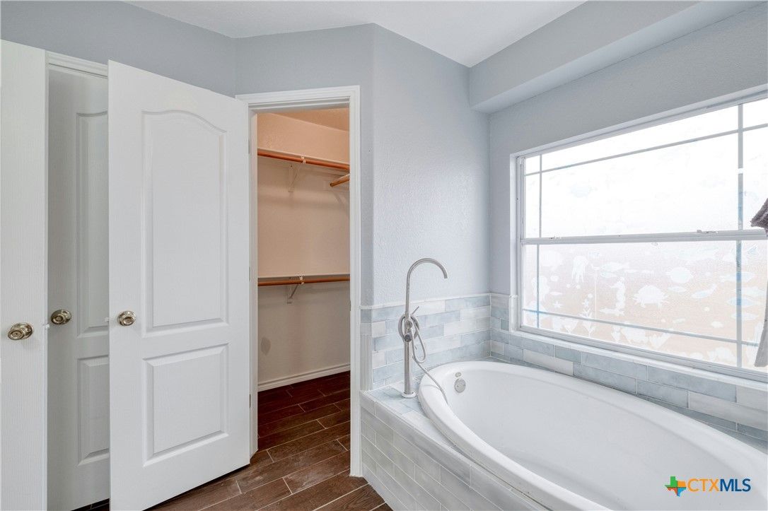 Bathroom, Interior, Walk-in Closets, Wood Texture Flooring