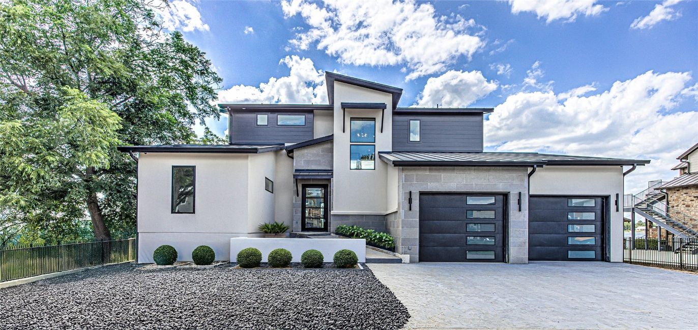 Attached, Exterior, Facade, Modern