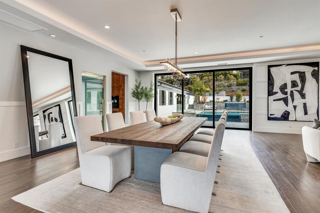 Chandelier, Dining room, Interior, Recessed Lighting, Wood Texture Flooring