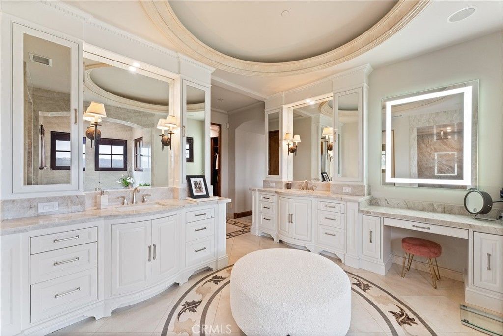 Bathroom, Dual Sink Vanities, Interior