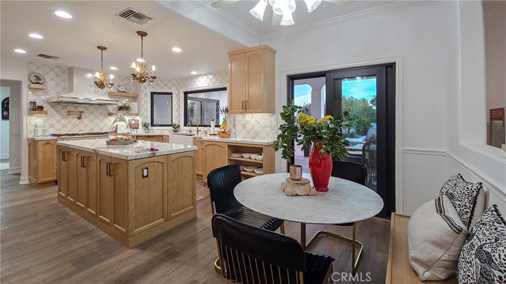 Dining room, Interior, Kitchen, Pendant Lights, Recessed Lighting, Wood Texture Flooring