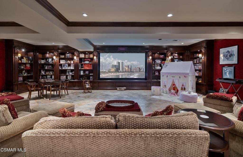 Dining room, Interior, Living room, Projection Screen, Recessed Lighting