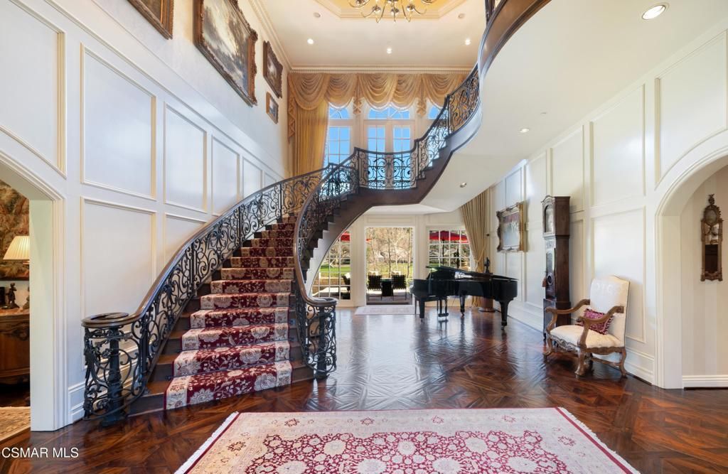 Interior, Piano, Recessed Lighting, Wood Texture Flooring