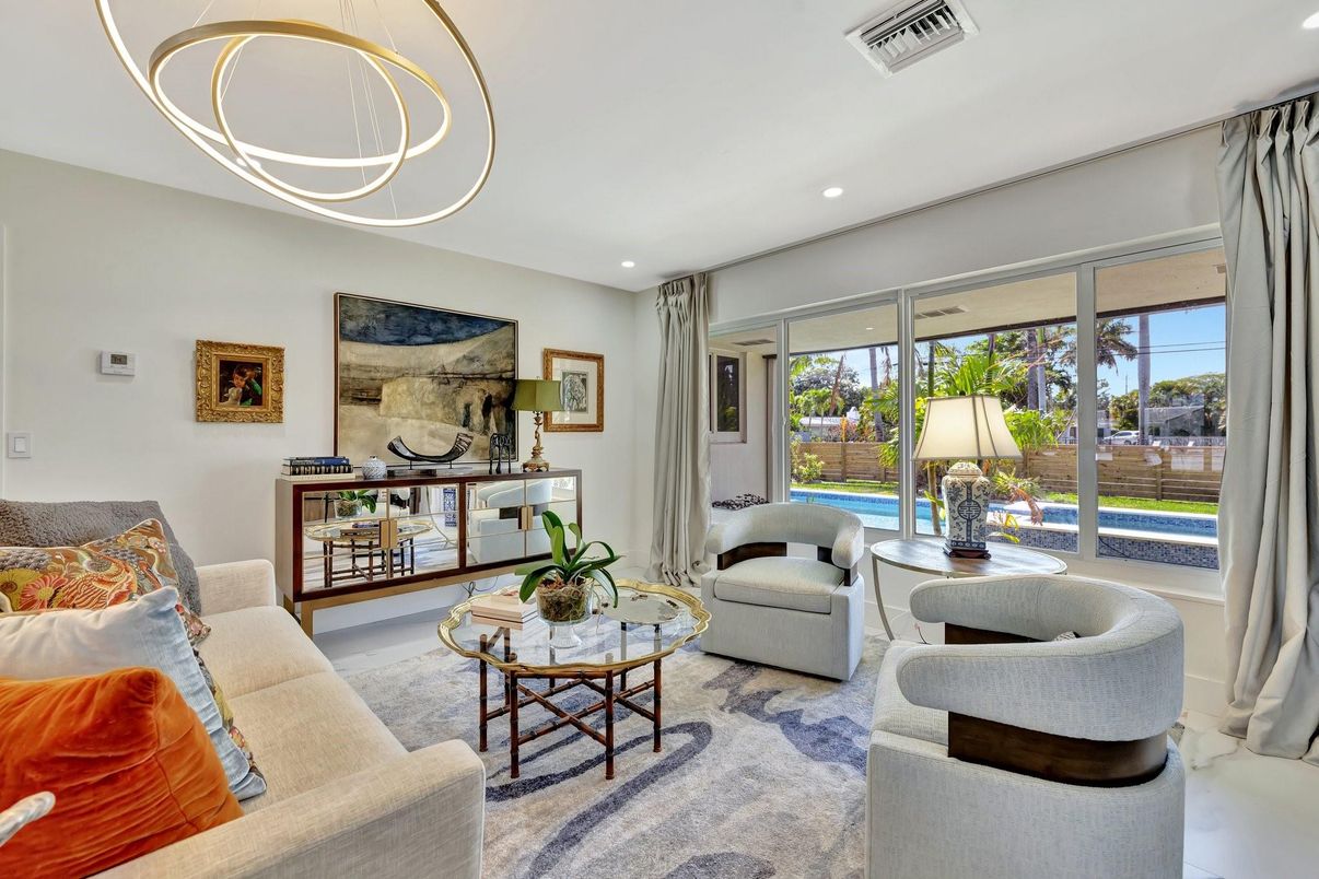 Interior, Living room, Pendant Lights, Recessed Lighting
