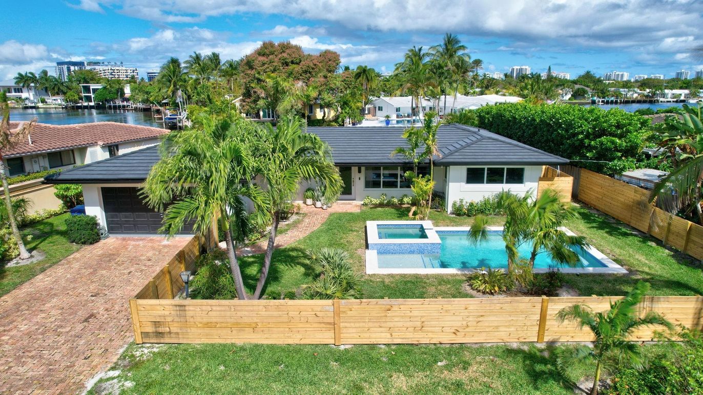 Exterior, Pool, Water