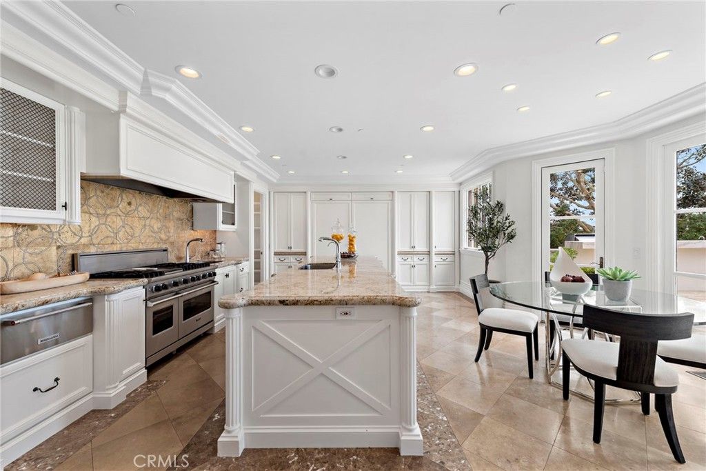 Dining room, Interior, Kitchen, Recessed Lighting, Stainless Steel Appliances