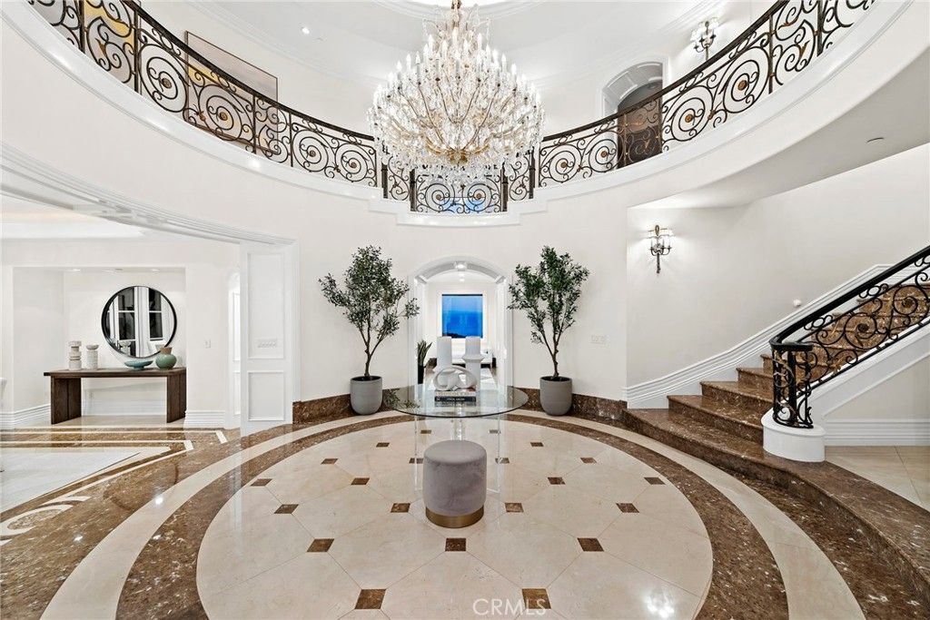 Chandelier, Interior
