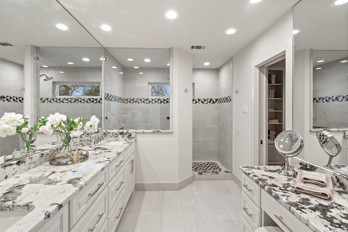 Bathroom, Dual Sink Vanities, Interior, Recessed Lighting