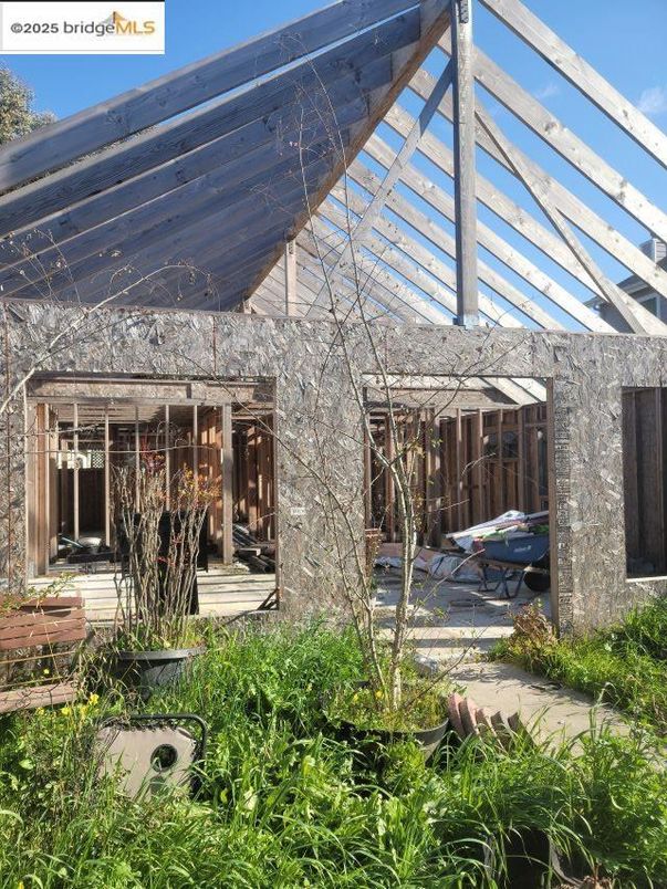 Exterior, Facade, None